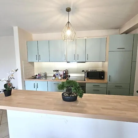 Appartement Chic Retreat 2br Near Station With Parking-2a