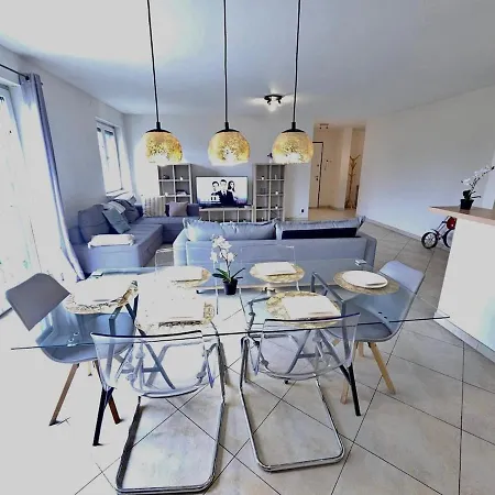 Chic Retreat 2br Near Station With Parking-2a Appartement